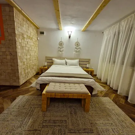 Din Padurea Valeni Case de vacanță